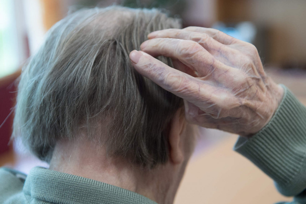 Europapress 5104655 filed 10 may 2019 saxony bernsdorf man scratches his head in nursing home 1600 1067